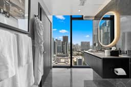 E11EVEN Executive Suite | City Views - Image 2