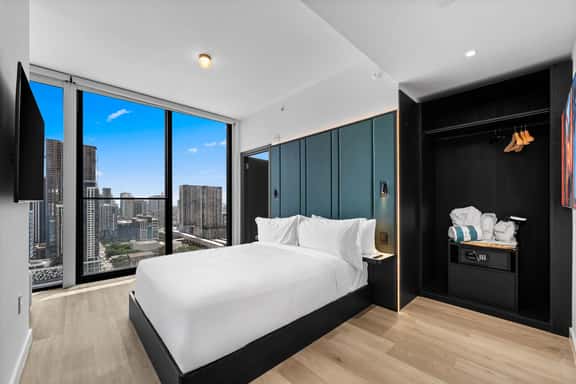 E11EVEN Executive Suite | City Views - Image 1
