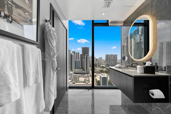 E11EVEN Executive Suite | City Views - Image 2