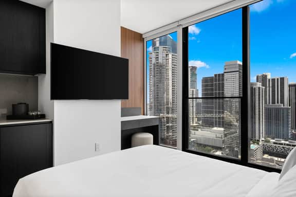 E11EVEN Executive Suite | City Views - Image 3
